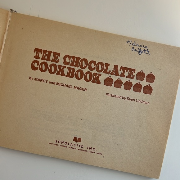 VINTAGE The Chocolate Cookbook, by Marcy and Michael Mager. Scholastic Inc. 1977 - Picture 5 of 7